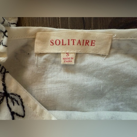 Solitaire Embroidered Floral Top Size Small - Picture 3 of 8